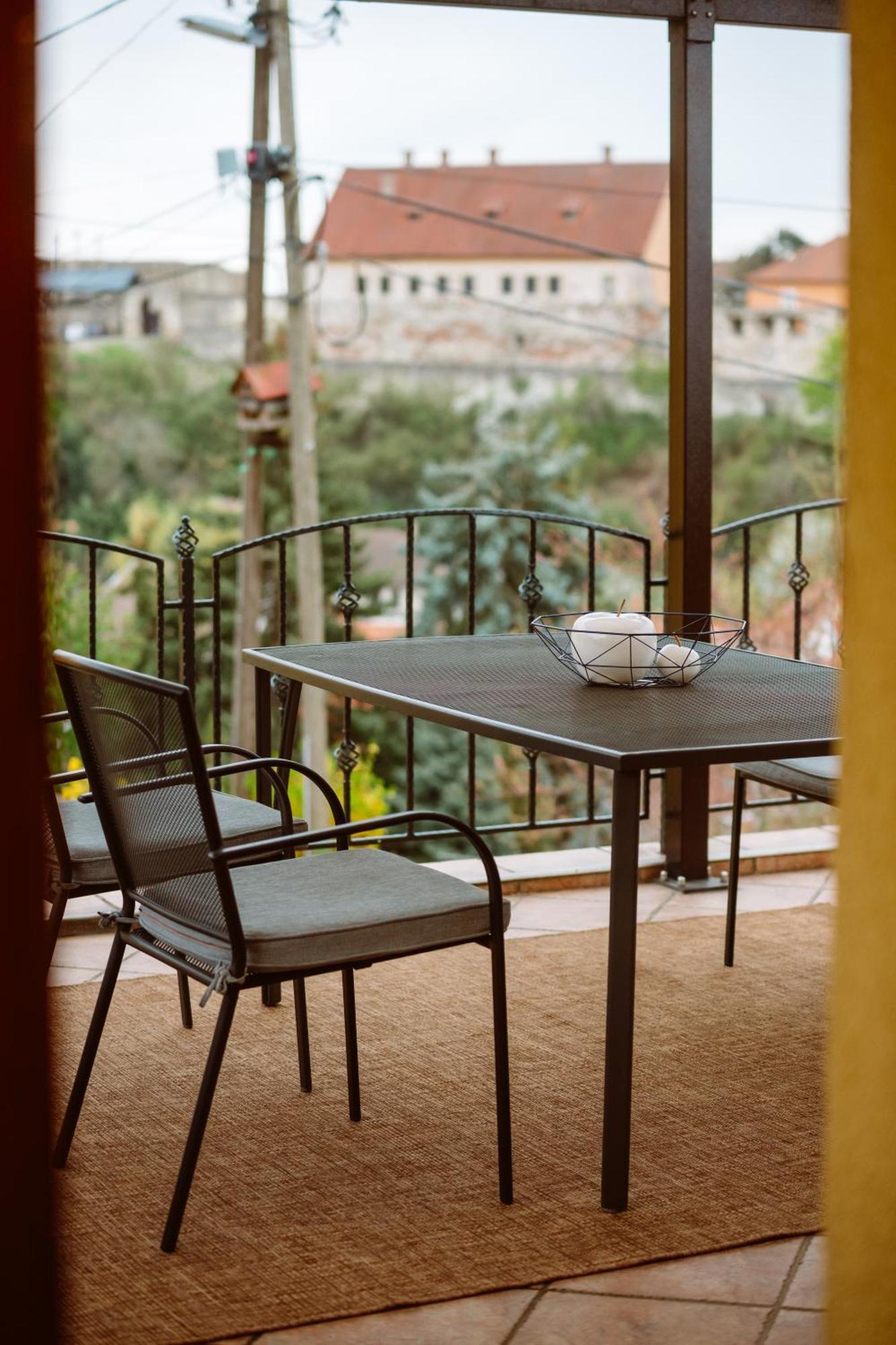 Kiralyszeke Apartman Eger Bagian luar foto
