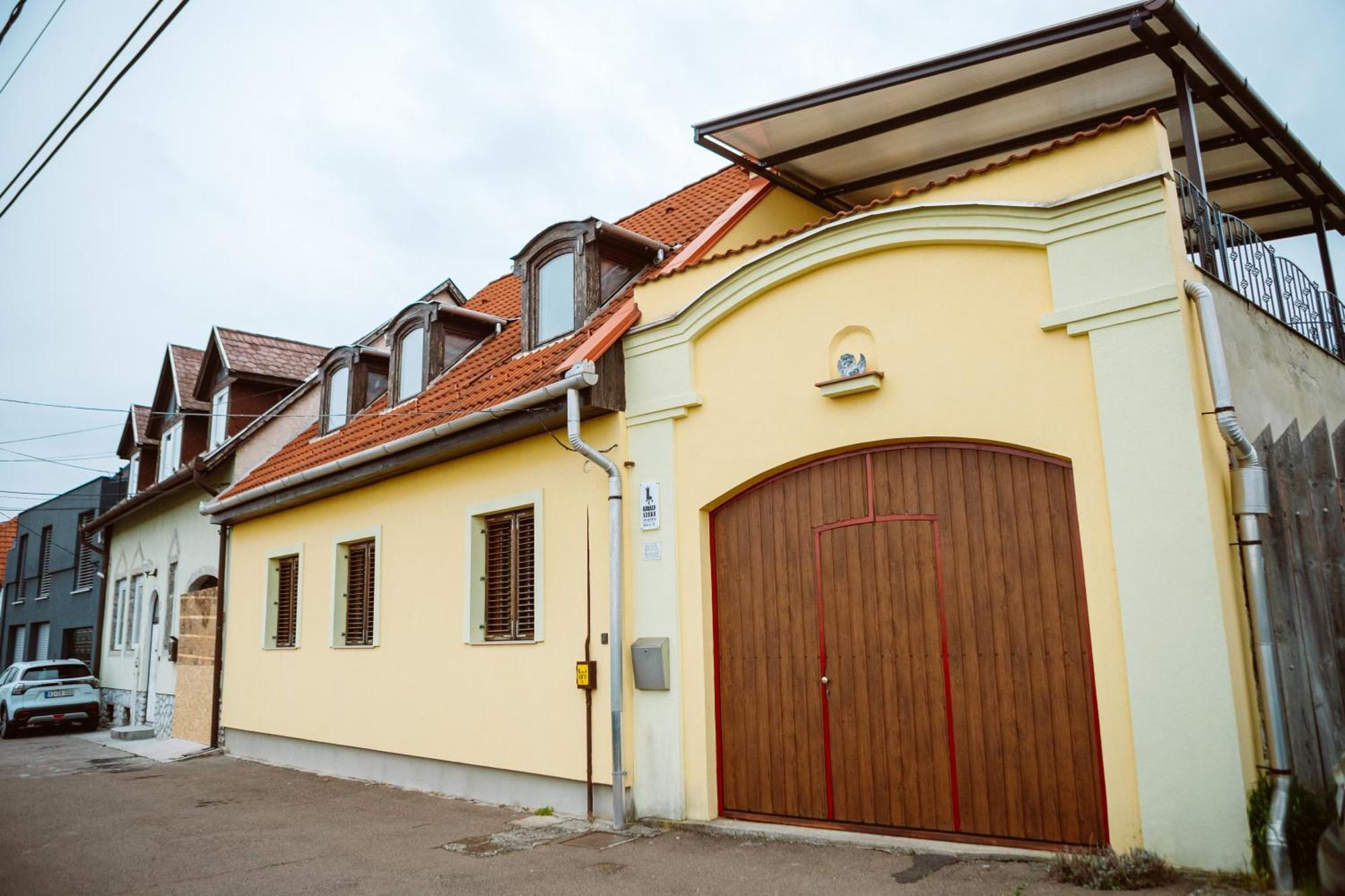 Kiralyszeke Apartman Eger Bagian luar foto