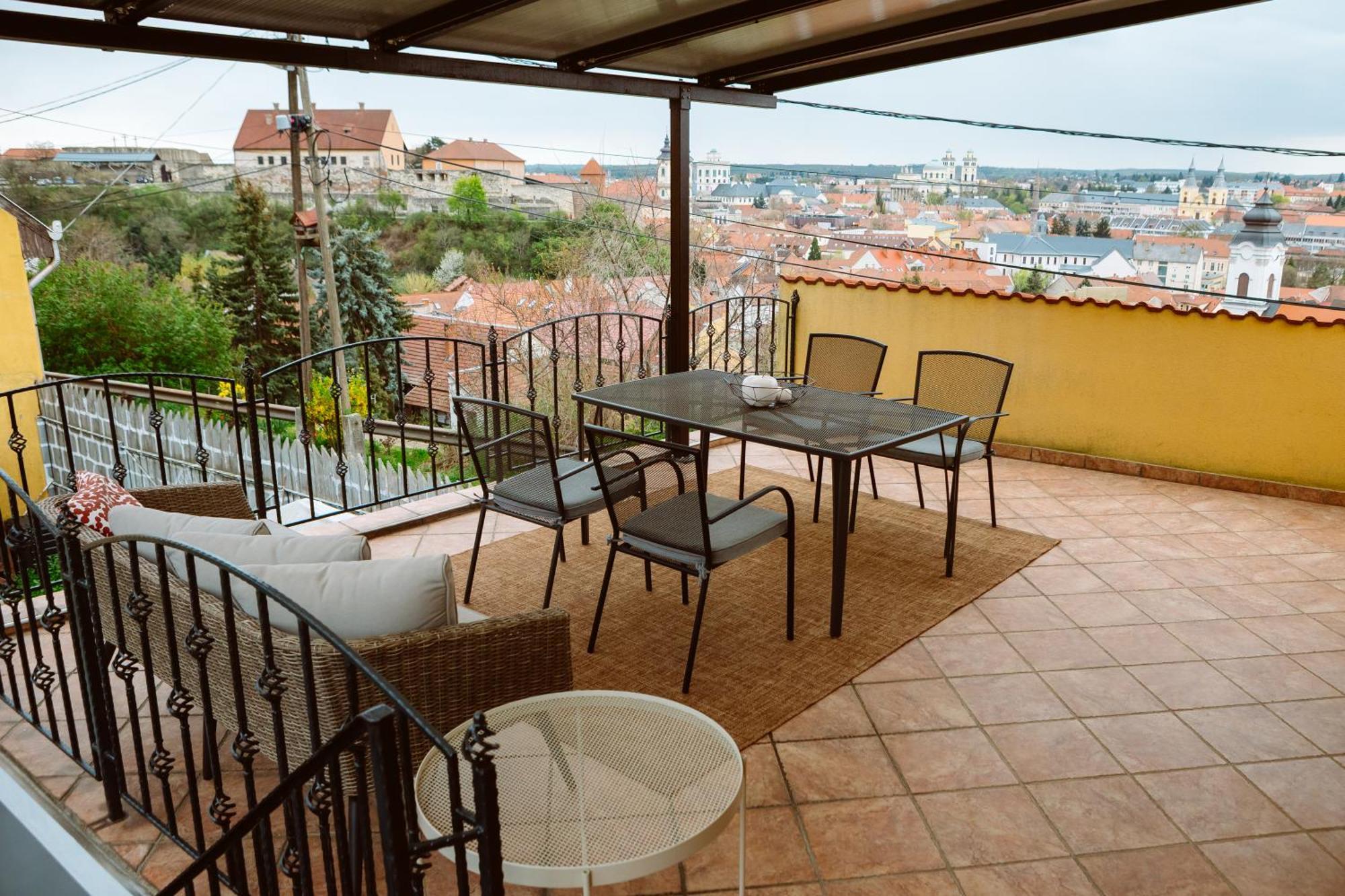 Kiralyszeke Apartman Eger Bagian luar foto