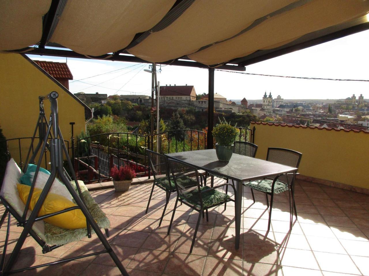 Kiralyszeke Apartman Eger Bagian luar foto